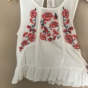 Cute white and floral top!